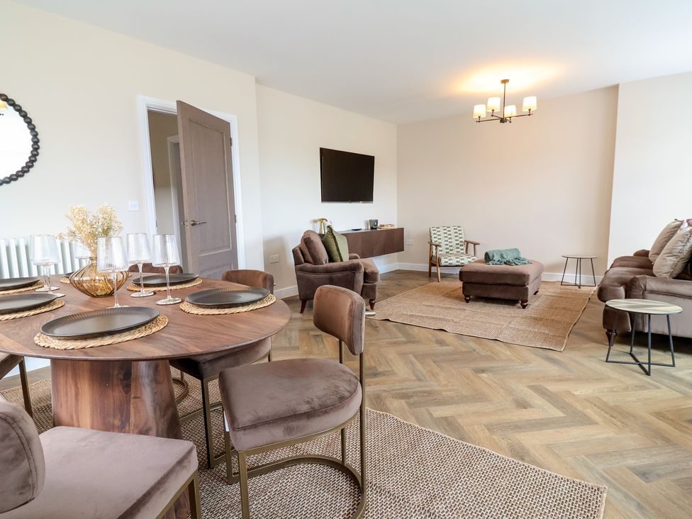 A dining room with a table and chairs at Bella Vista Deganwy