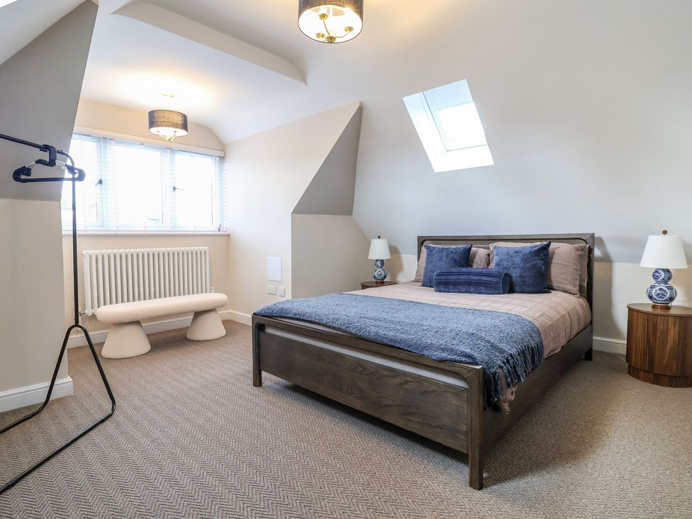 A bedroom with a bed and bedside tables at Bella Vista in Deganwy