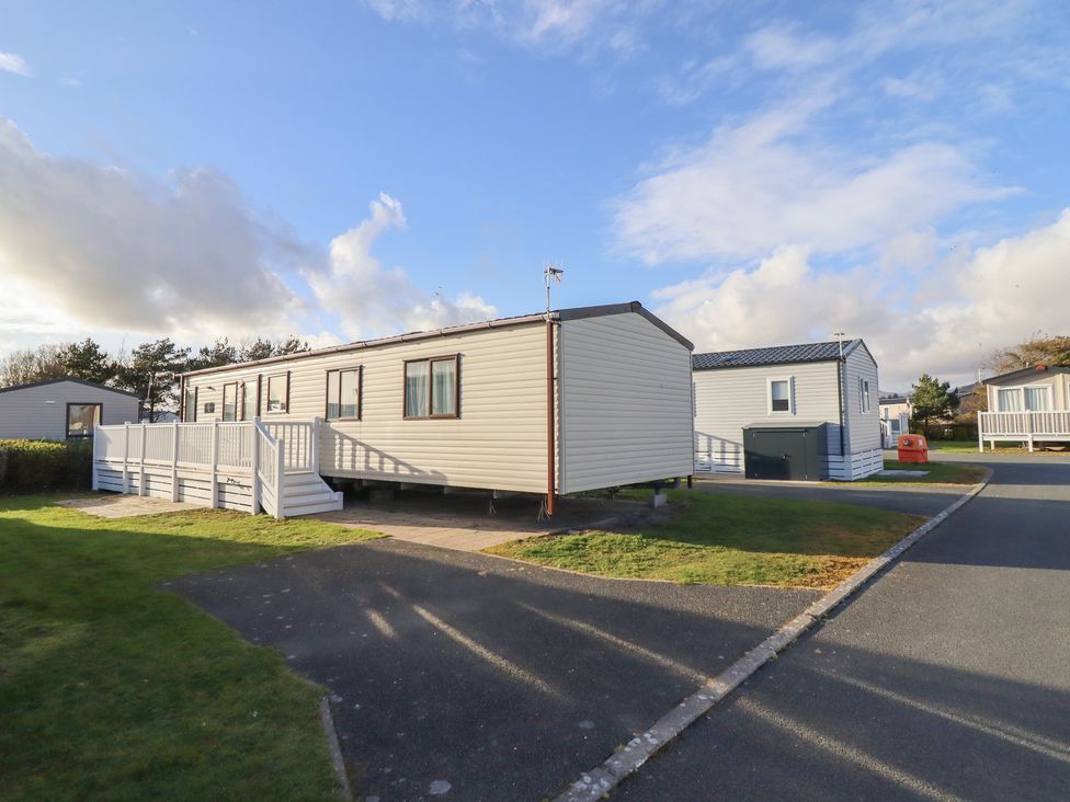 A mobile home in a park at 23 Gull Court Porthmadog