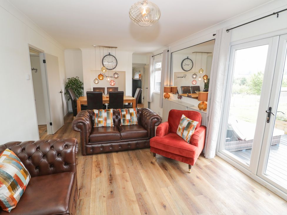 A living room with seating and dining area at 3 Swedish House Walgrave