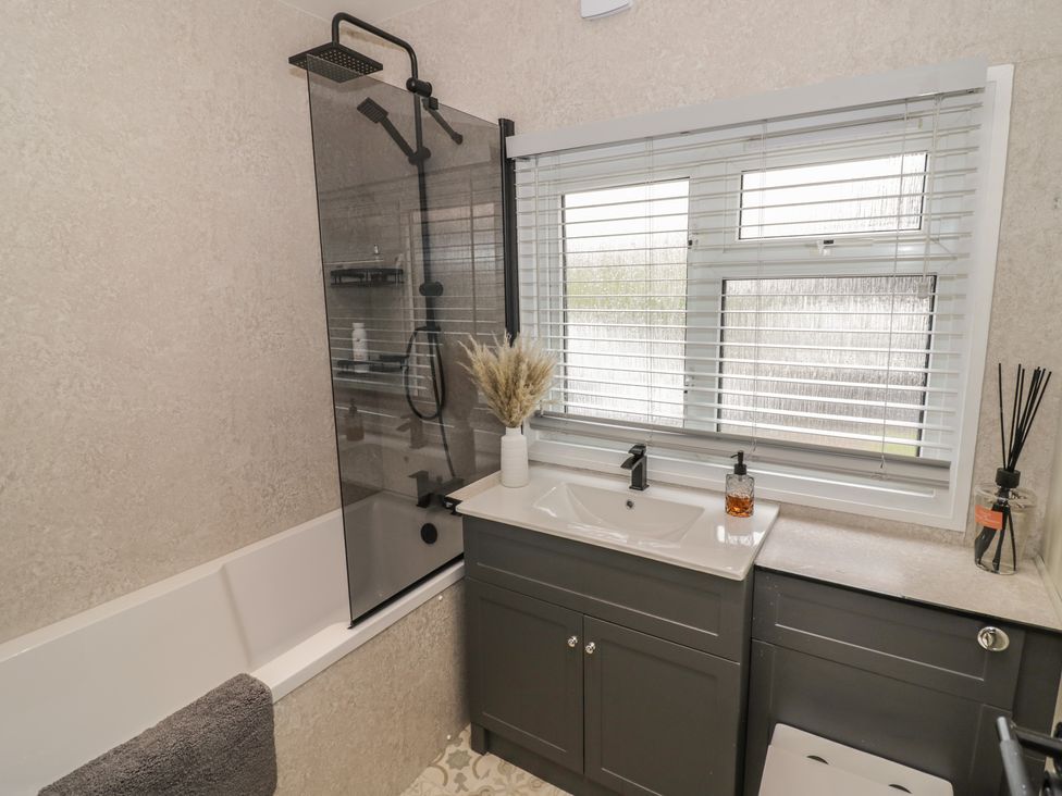 A bathroom with a bathtub and shower at 3 Swedish House in Walgrave