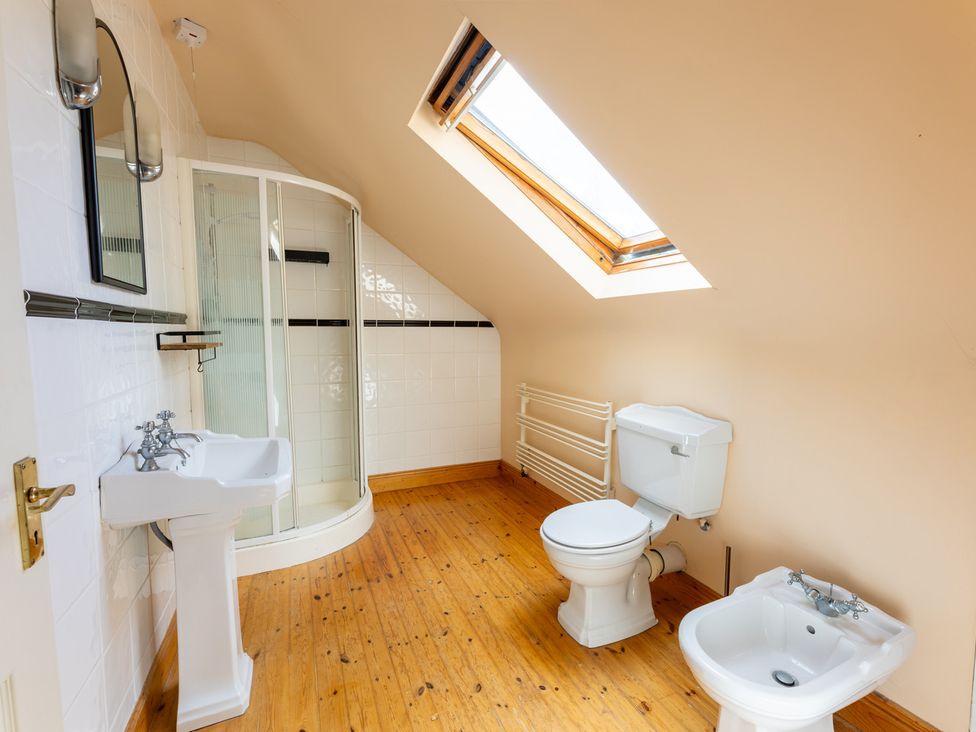 A bathroom featuring a shower, toilet, sink, and bidet at Ballyneill Farmhouse in Carrick-On-Suir, County Tipperary