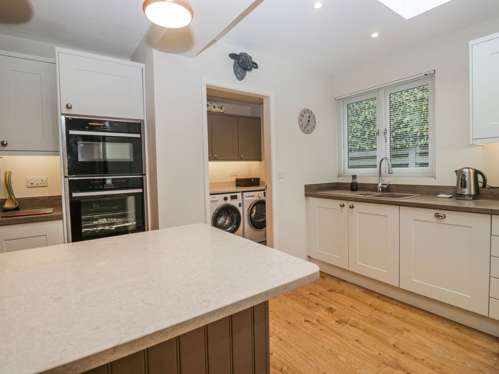 A kitchen with appliances and cabinets at Ambwray in Ambleside