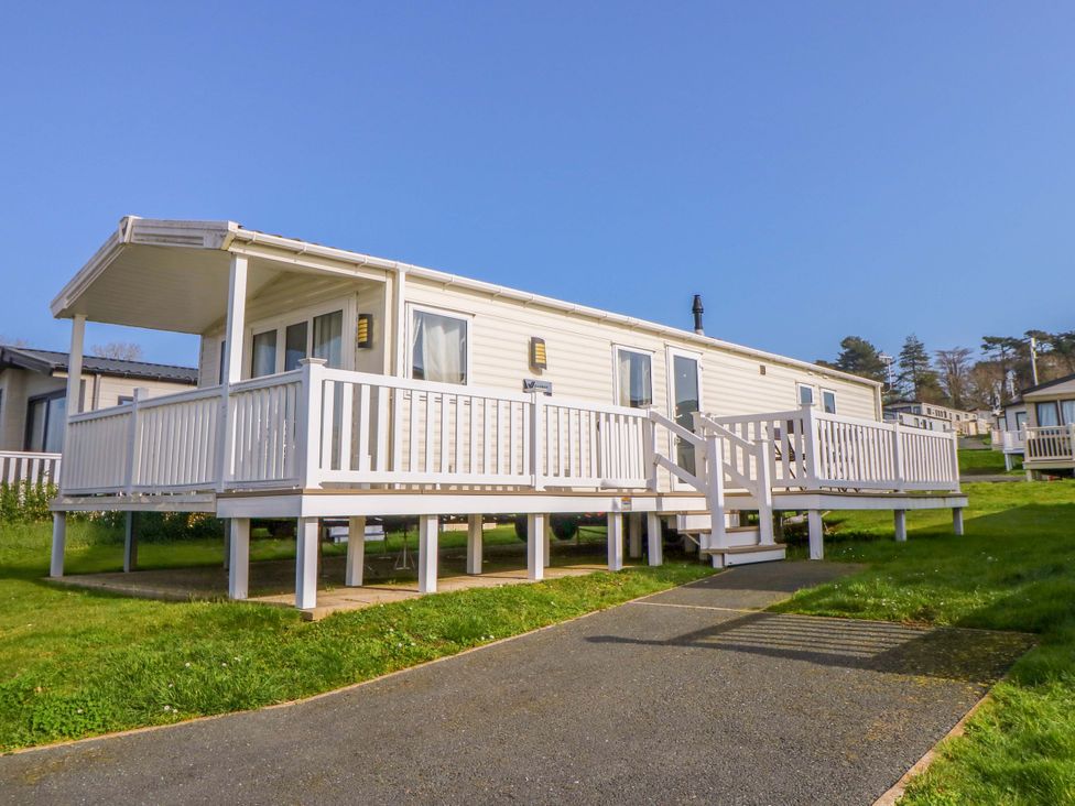 A caravan with a deck and steps at 63 Crosswinds in Bembridge