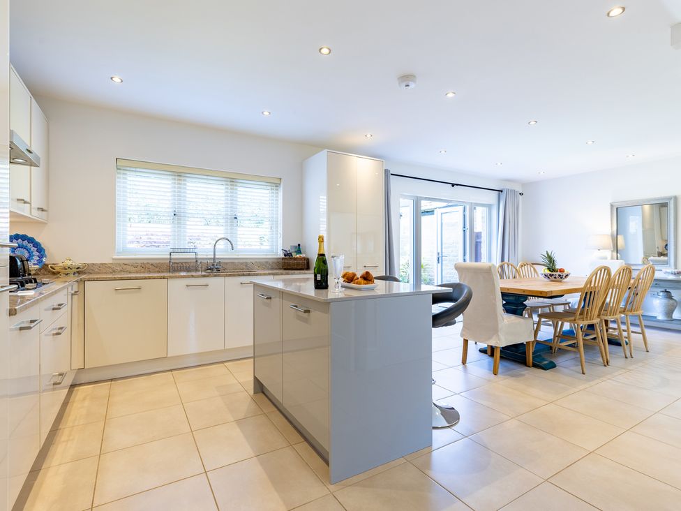 A kitchen with a dining area and island at Old Railway Close in Lechlade-On-Thames