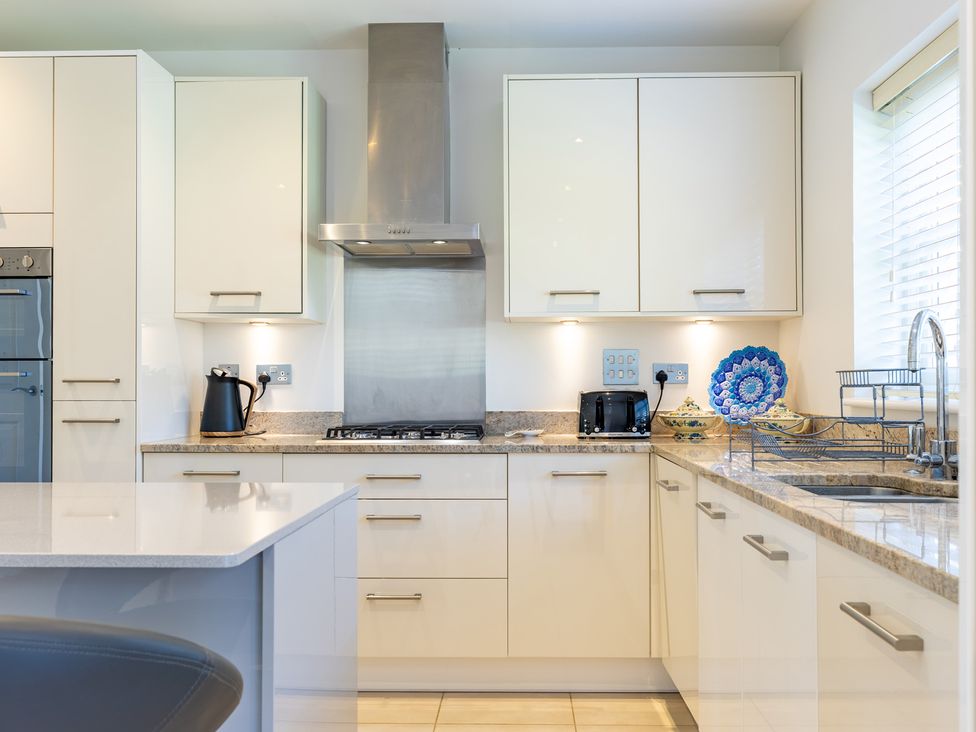 A kitchen with appliances and countertops at Old Railway Close in Lechlade-On-Thames