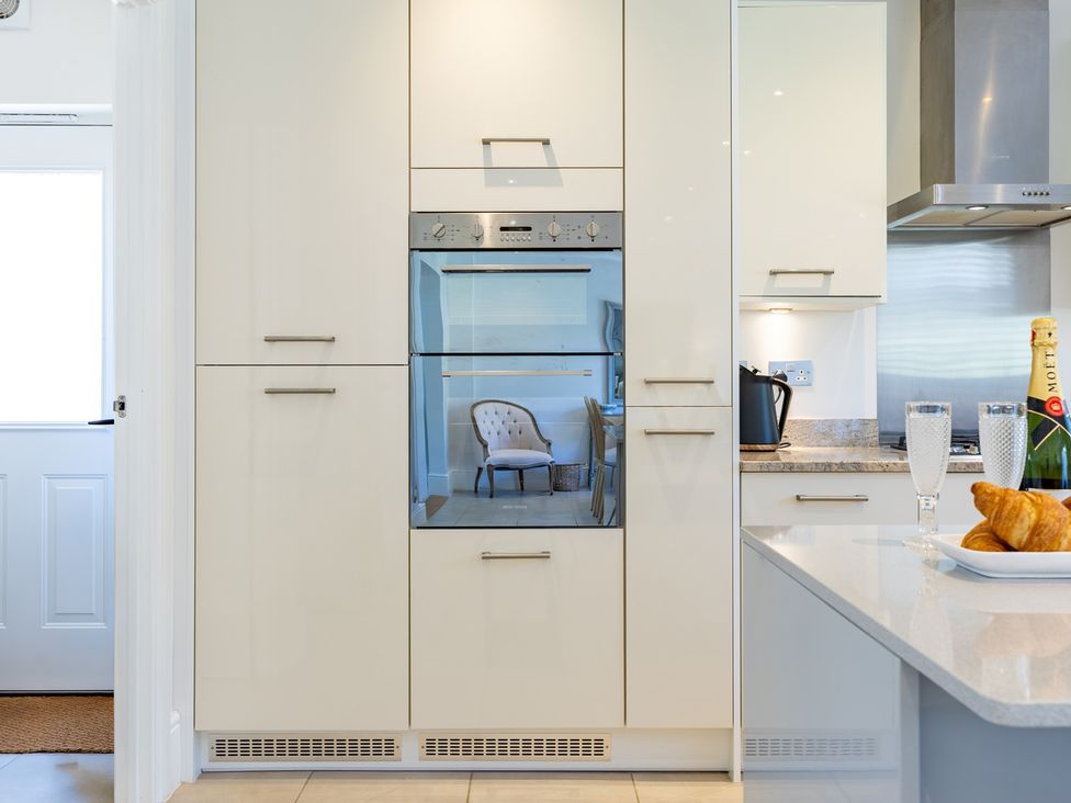 A kitchen with an oven and a countertop with a kettle at Old Railway Close Lechlade-On-Thames