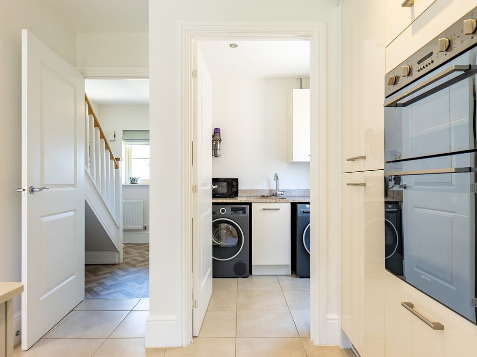 A kitchen with appliances and cabinets at Old Railway Close Lechlade-On-Thames