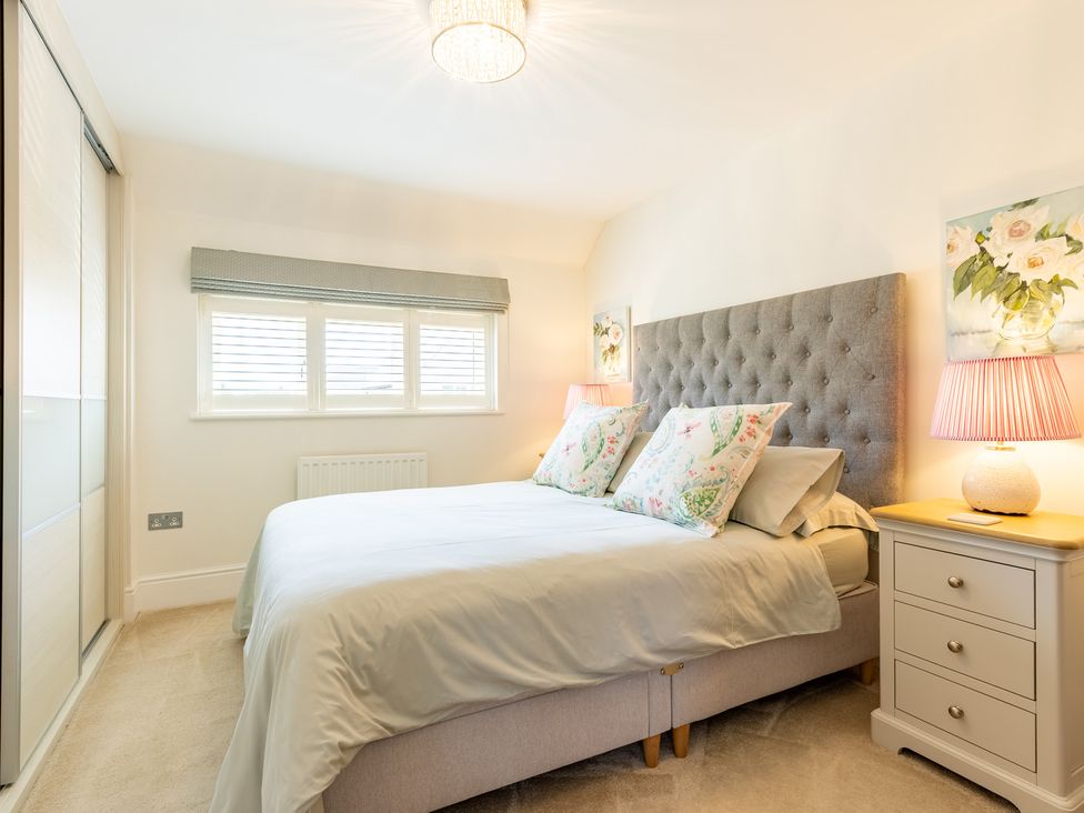 A bedroom with a bed and nightstand at Old Railway Close Lechlade-On-Thames