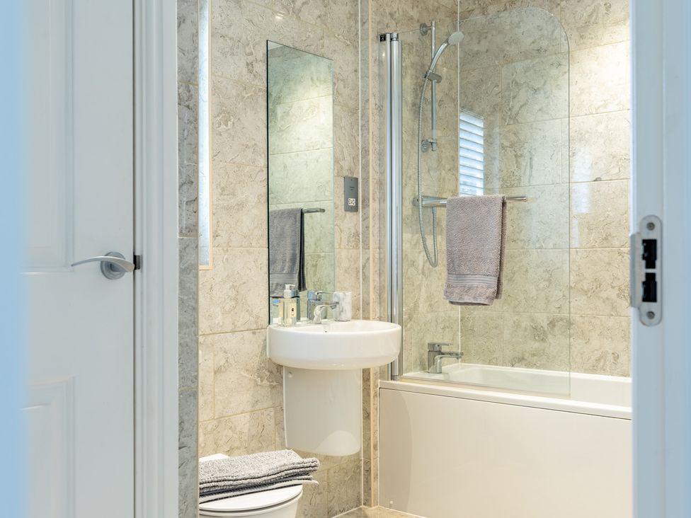 A bathroom with a sink and bathtub at Old Railway Close Lechlade-On-Thames