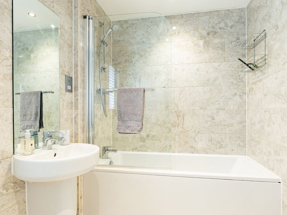 A bathroom with a bathtub and sink at Old Railway Close Lechlade-On-Thames