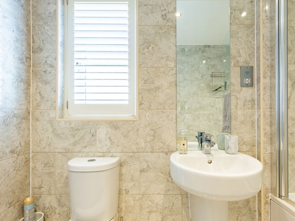 A bathroom with a toilet, sink, and shower at Old Railway Close in Lechlade-On-Thames