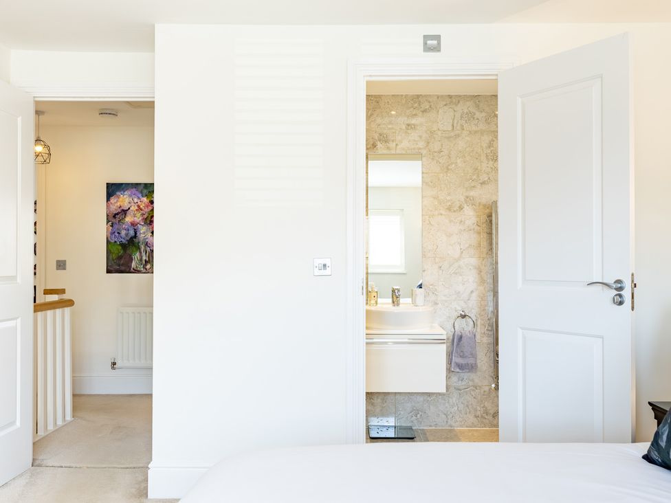 A bathroom with a sink and mirror at Old Railway Close Lechlade-On-Thames