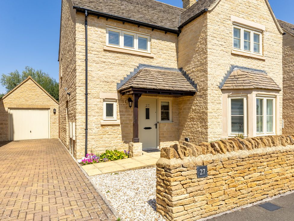 A house with a driveway and garden at Old Railway Close in Lechlade-On-Thames