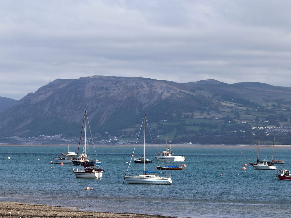 Boats on water with mountains in the background at Eryri View Retreat