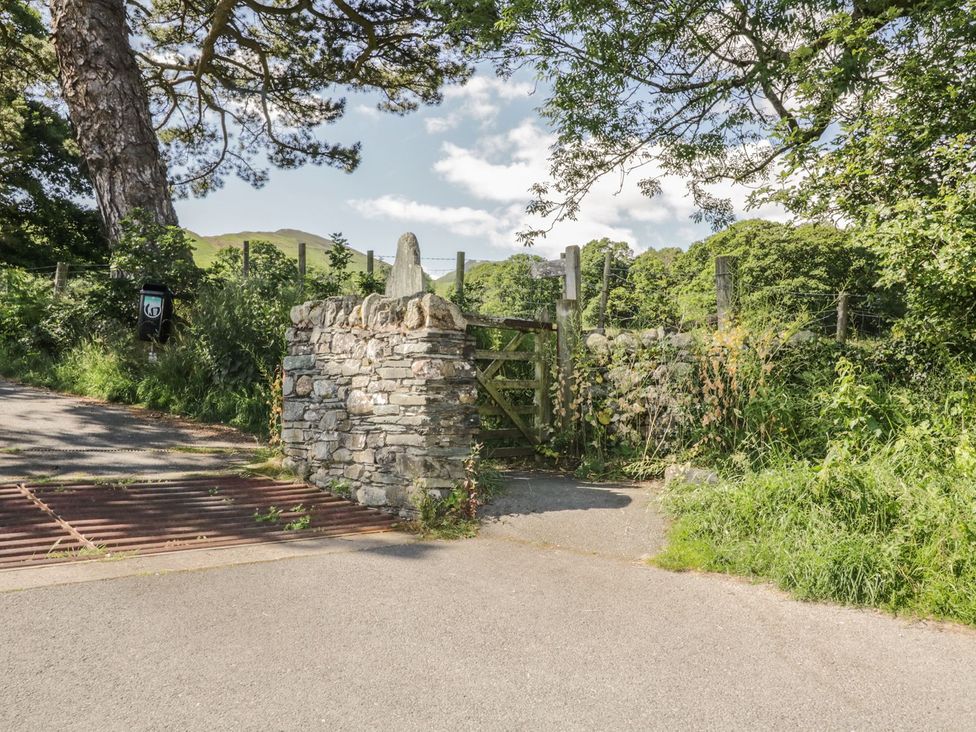 A gate and stone wall at Cottage 1 in Braithwaite