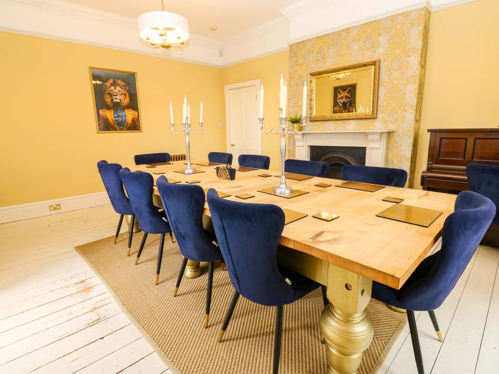 A dining room with a large table and chairs at Flaxstead Grange in Newbottle