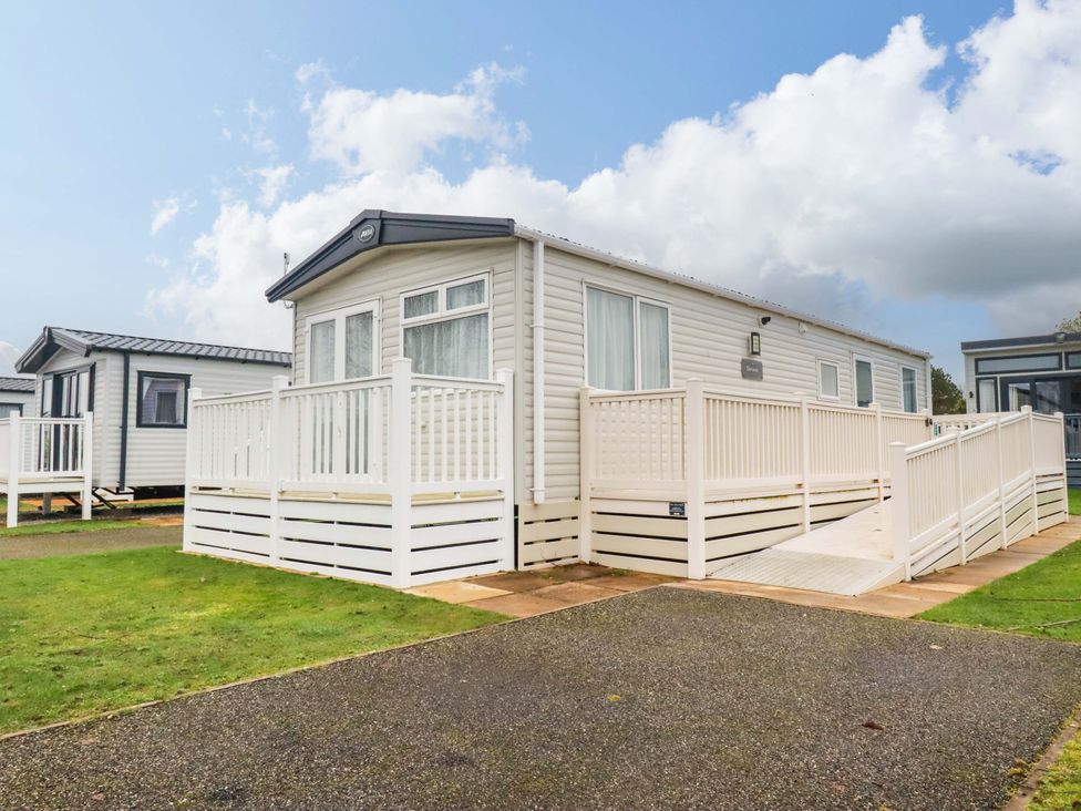 A mobile home with decking area at Derwent L4 in Par