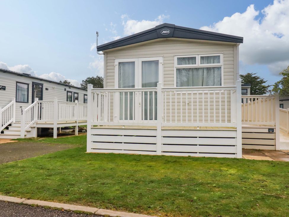 A mobile home with decking and steps at Derwent L4 in Par