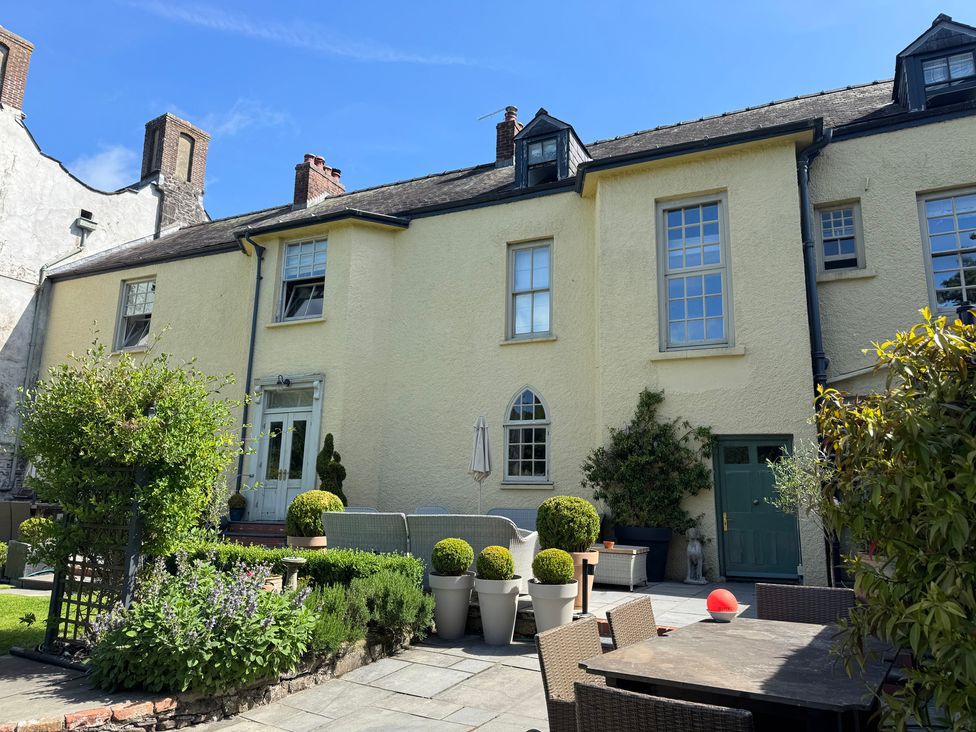 An outdoor area with seating and plants at The Old Vicarage in Laugharne