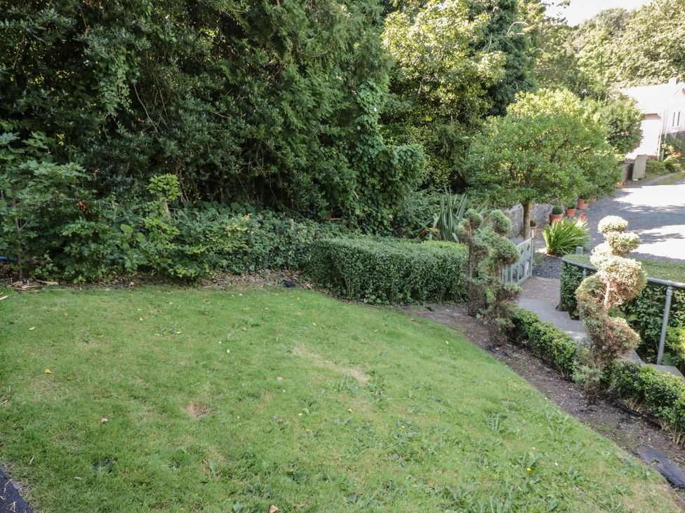 A garden with grass and hedges at The Old Vicarage in Laugharne