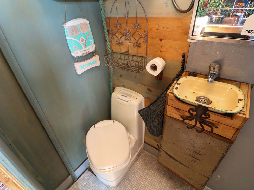 A bathroom with a toilet and a sink at Old Rosie in Grantham