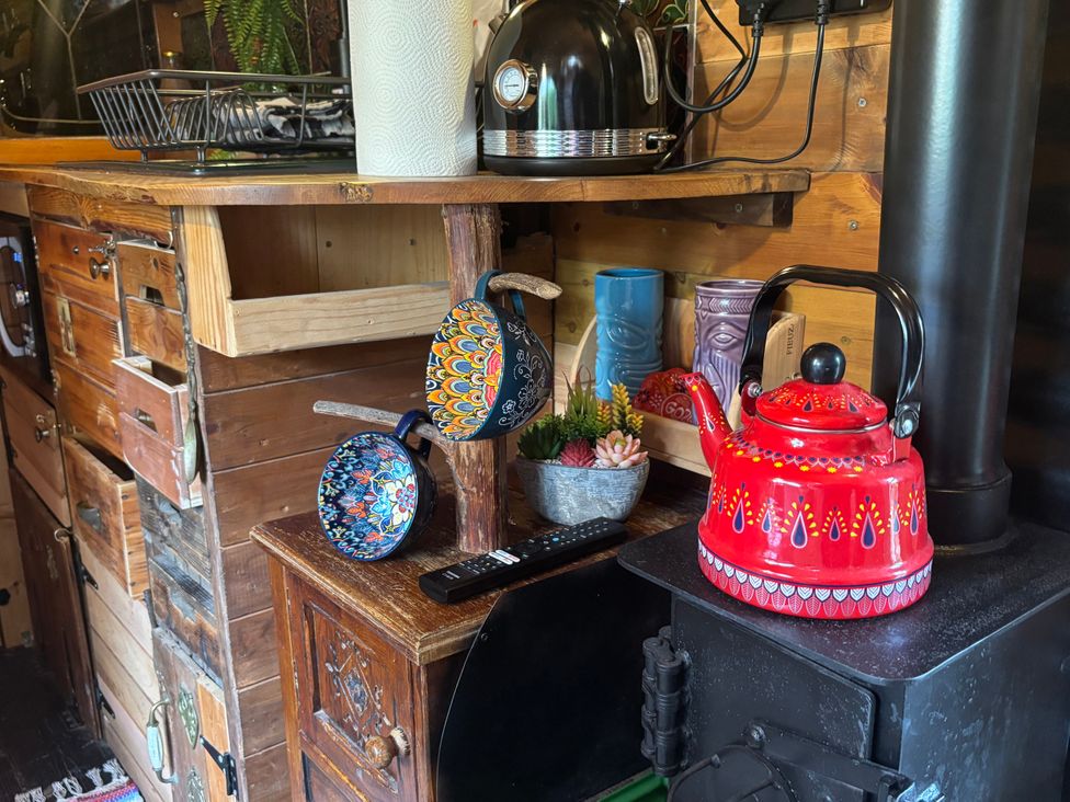 A kitchen with kettle and colorful cups at Old Rosie North Witham near Colsterworth