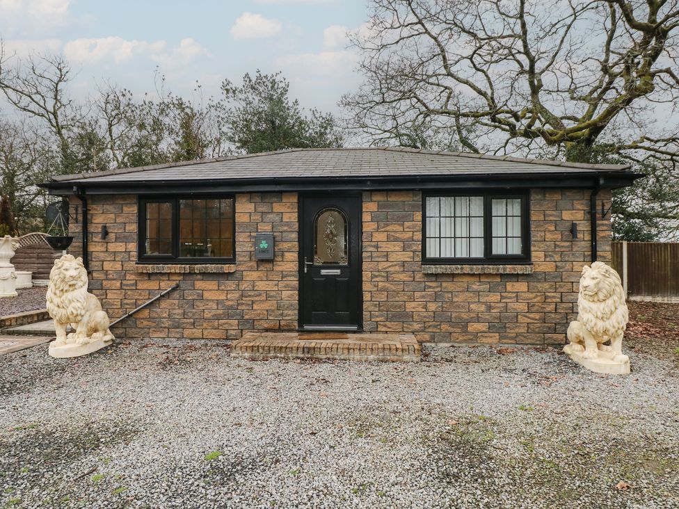 A small building with lion statues outside at Annexe @ Meadows Farm Swansea