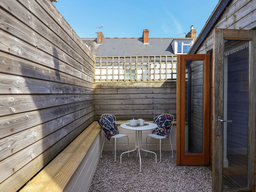 A garden area with a table and chairs at 4 Peaslands Road Sidmouth