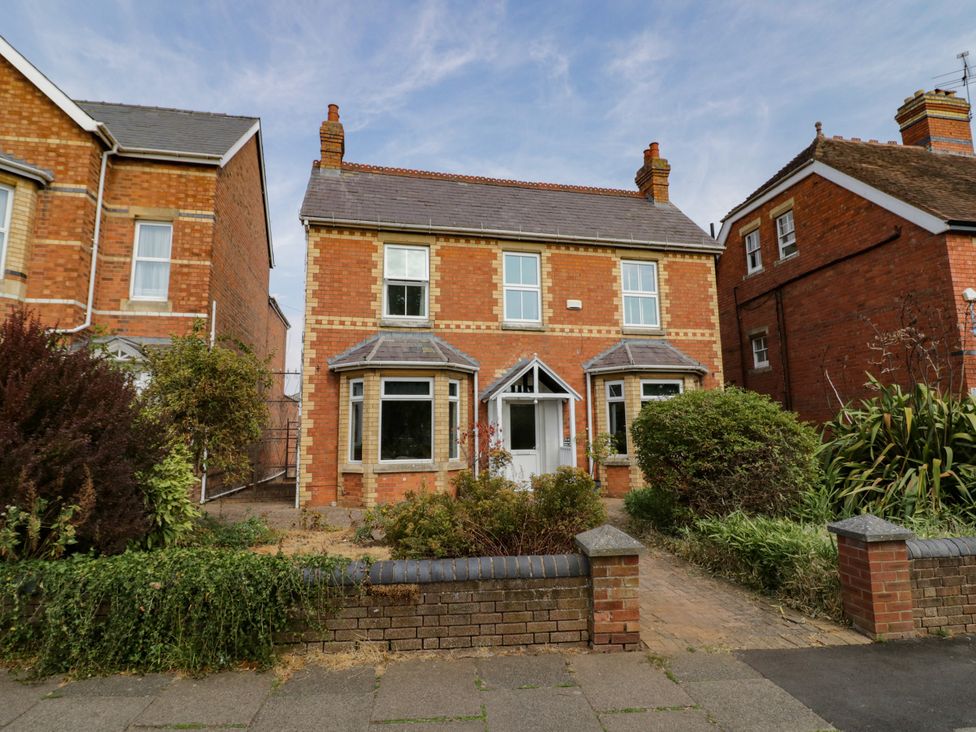 A house with a garden and pathway at 141 Barnards Green Road, Barnard's Green, Malvern