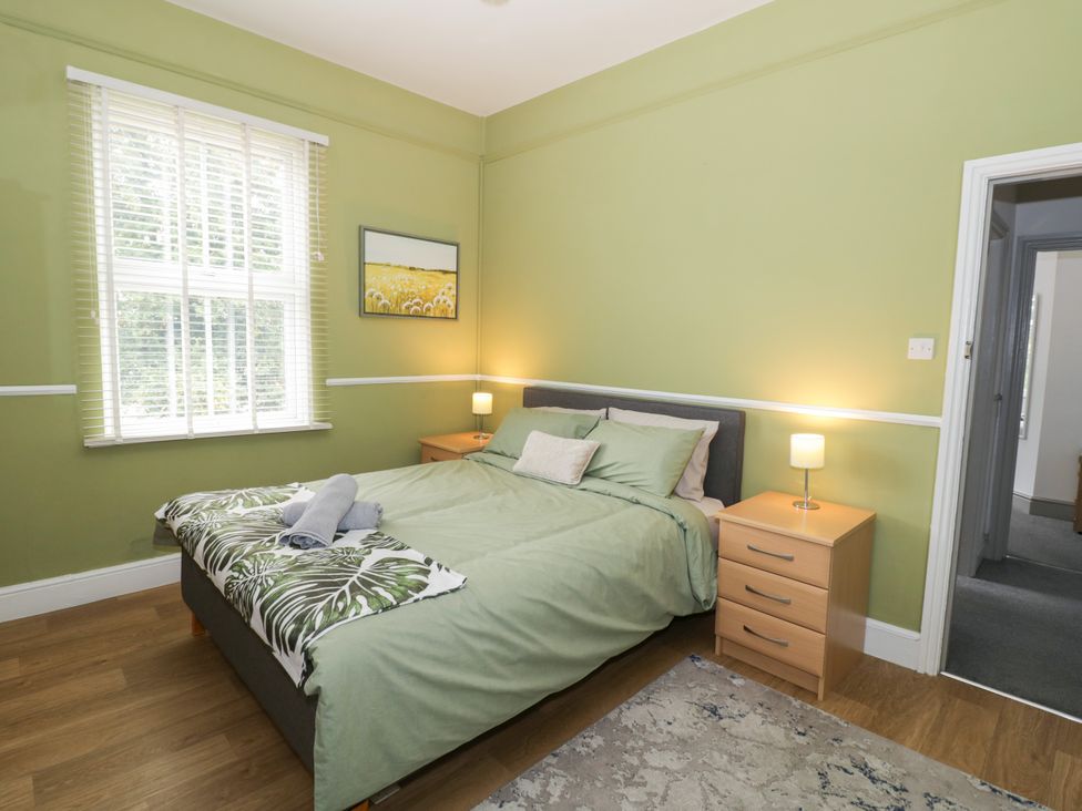 A bedroom with a bed and bedside tables at 141 Barnards Green Road, Barnard's Green, Malvern