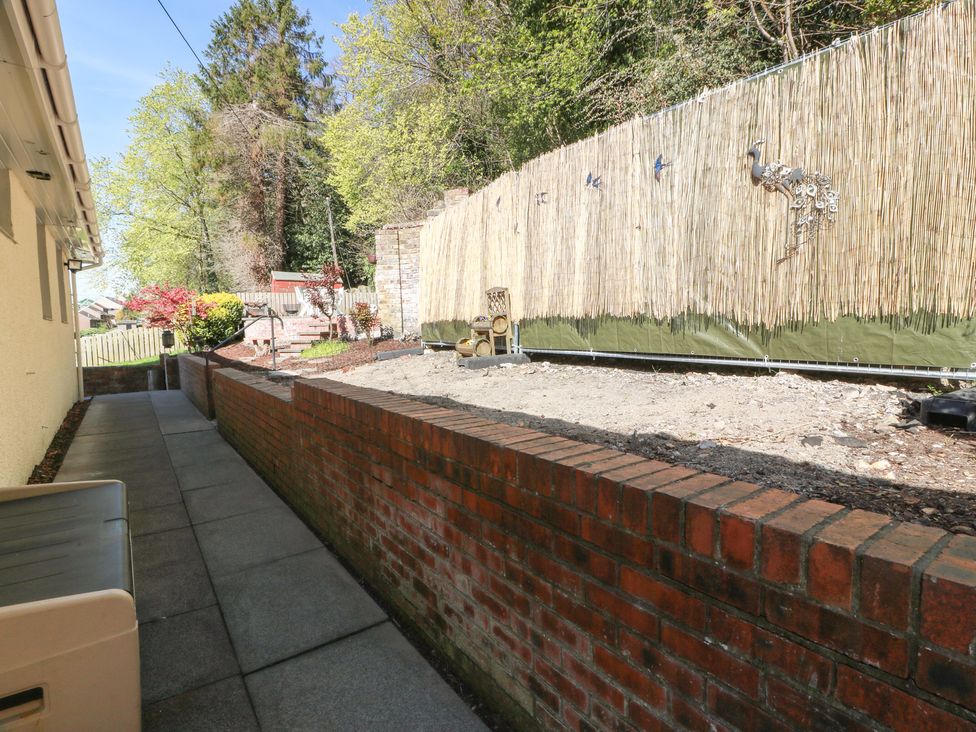 An outdoor area with a brick wall and pathway at Crown Cottage in Newmills near Cairneyhill