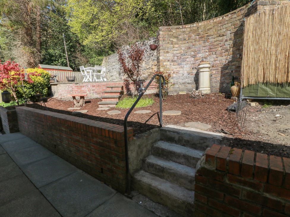 A garden with steps and seating at Crown Cottage Newmills near Cairneyhill