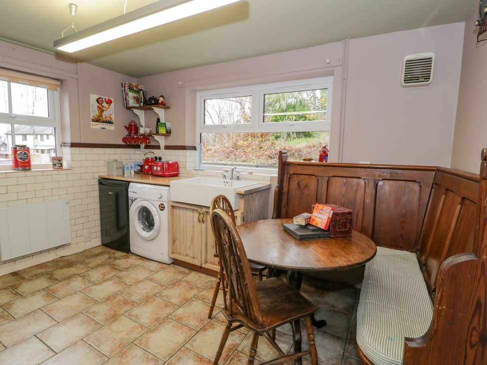 A kitchen with a table and chairs at Bodorwel Cottage in Penrhyndeudraeth
