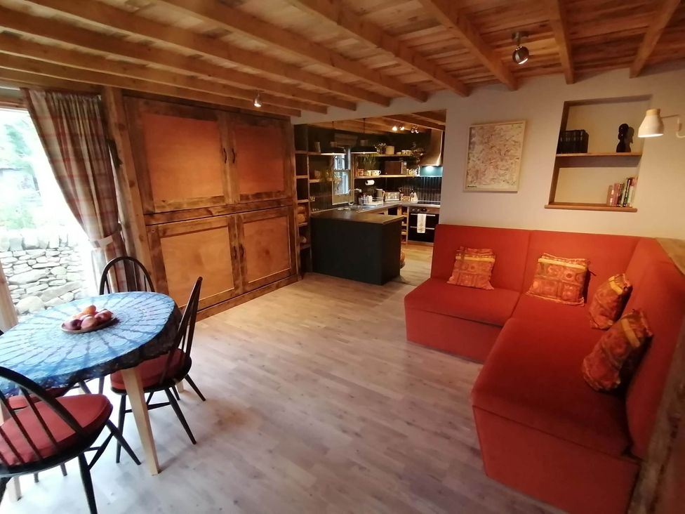 A living room with a dining table and chairs at Stone Moor Lodge, Justin's Peak District Base Camp in Sheffield
