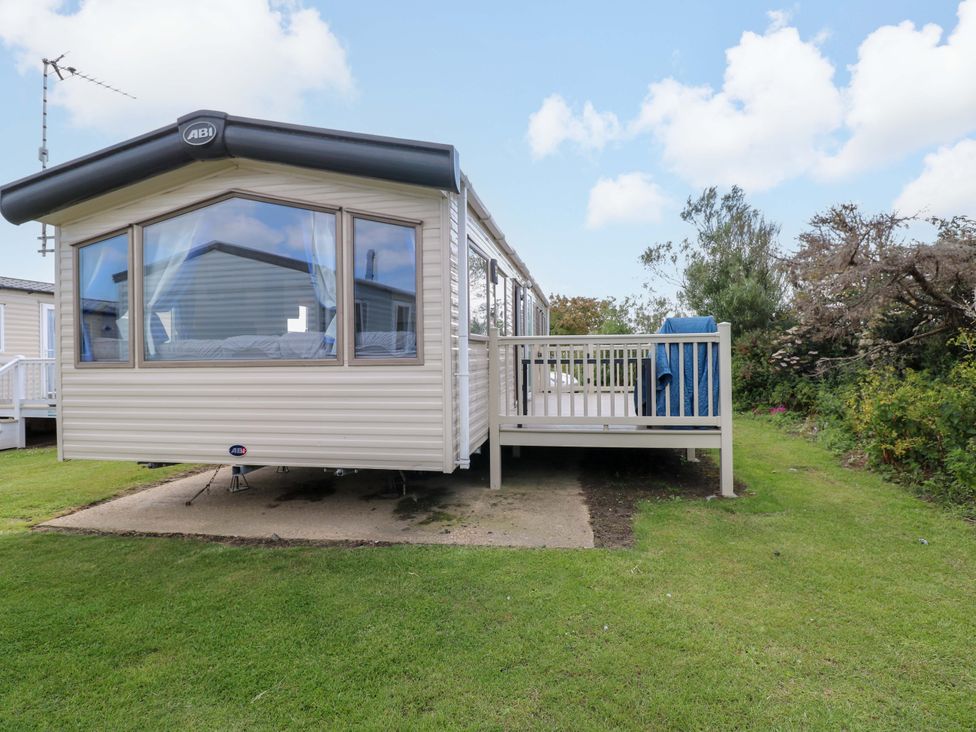 A static caravan with a deck in an outdoor area at PK Sunset View in Corton