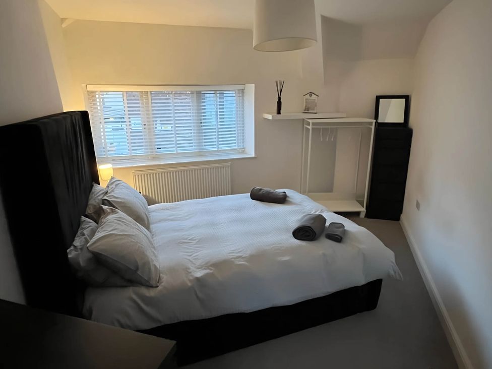 A bedroom with a bed and pillows at Seaside Cottage Escape in Paignton