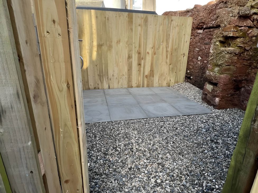 An outdoor area with gravel and paving slabs at Seaside Cottage Escape in Paignton