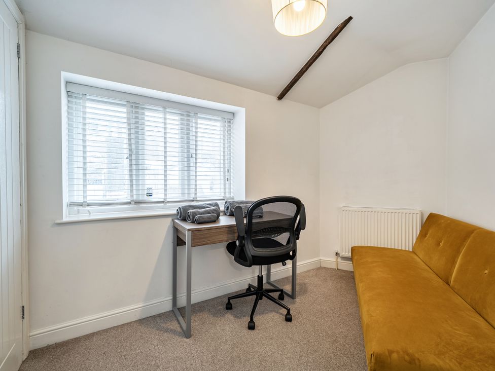 An office with a desk and chair at Seaside Cottage Escape in Paignton