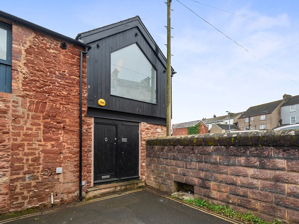 A building entrance with a door and window at Modern Seaside Cottage - Sleeps 5 in Paignton