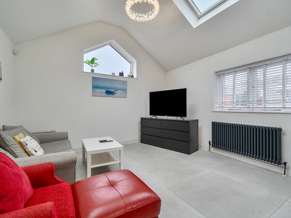 A living room with a television and seating area at Modern Seaside Cottage - Sleeps 5, Paignton