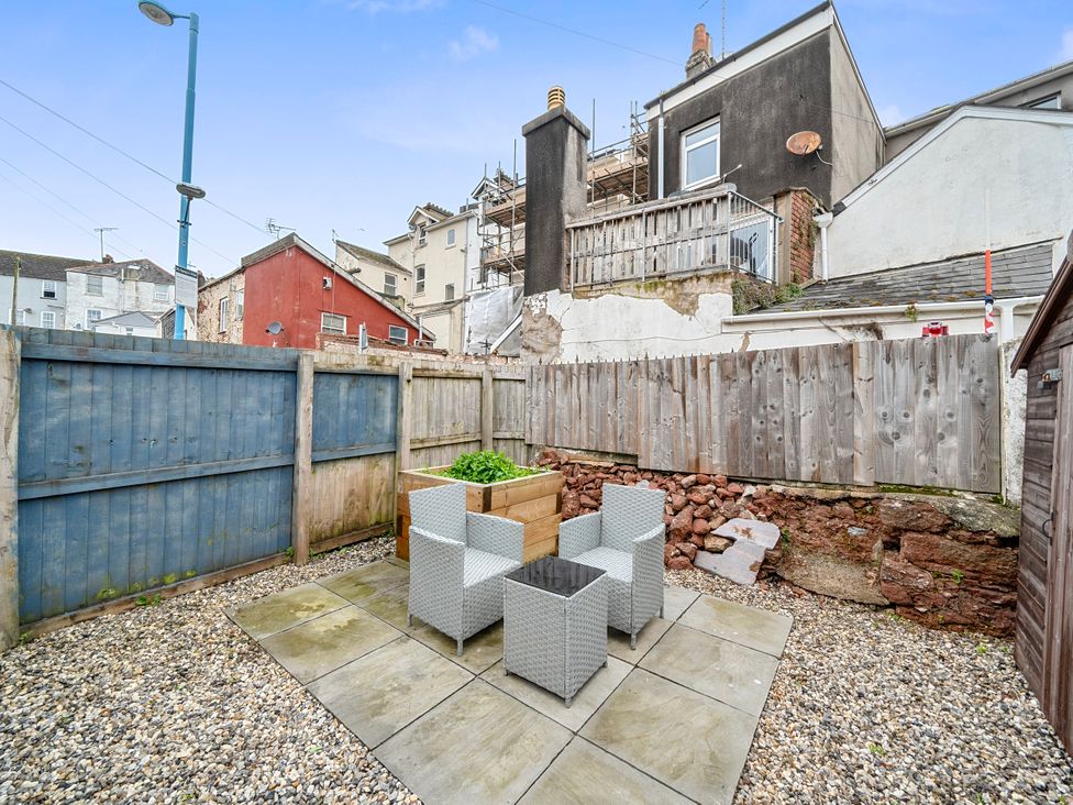 A garden with seating and a planter at Modern Seaside Cottage - Sleeps 5 in Paignton