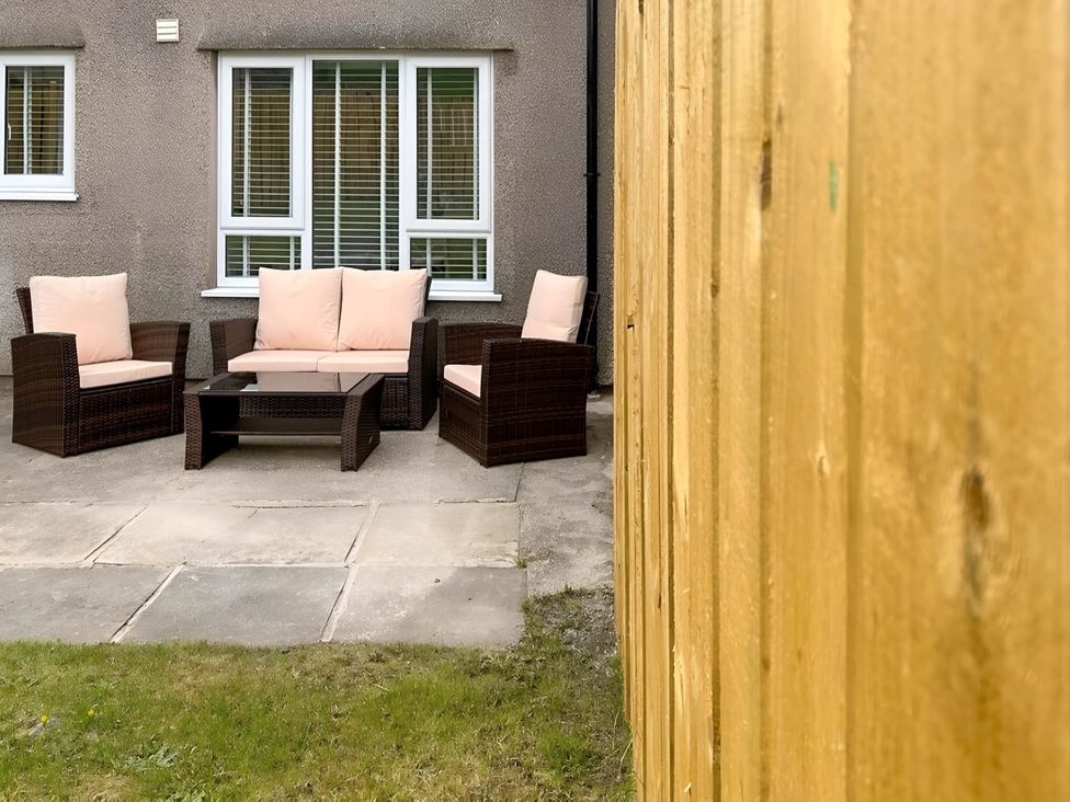 A garden with seating area at 2 Bed House - Sleeps 4 - Garden - Parking - Wifi in Kendal