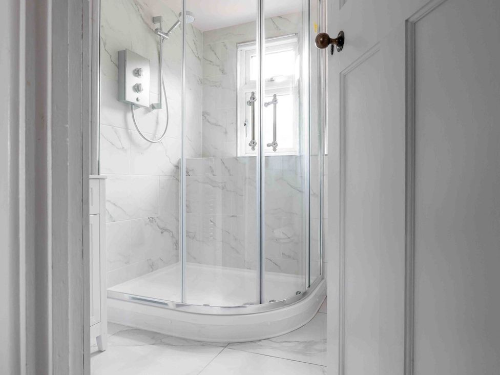 A shower with glass enclosure in a bathroom at Cotswolds Cozy Cottage Retreat - pet friendly, Finstock