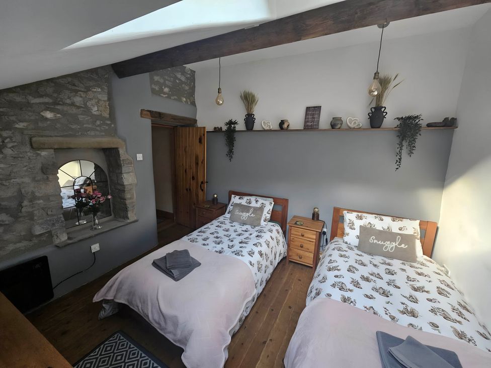 A bedroom with two beds and a window at Rose Cottage - Cosy cottage in Millers Dale, Chapel-En-Le-Frith