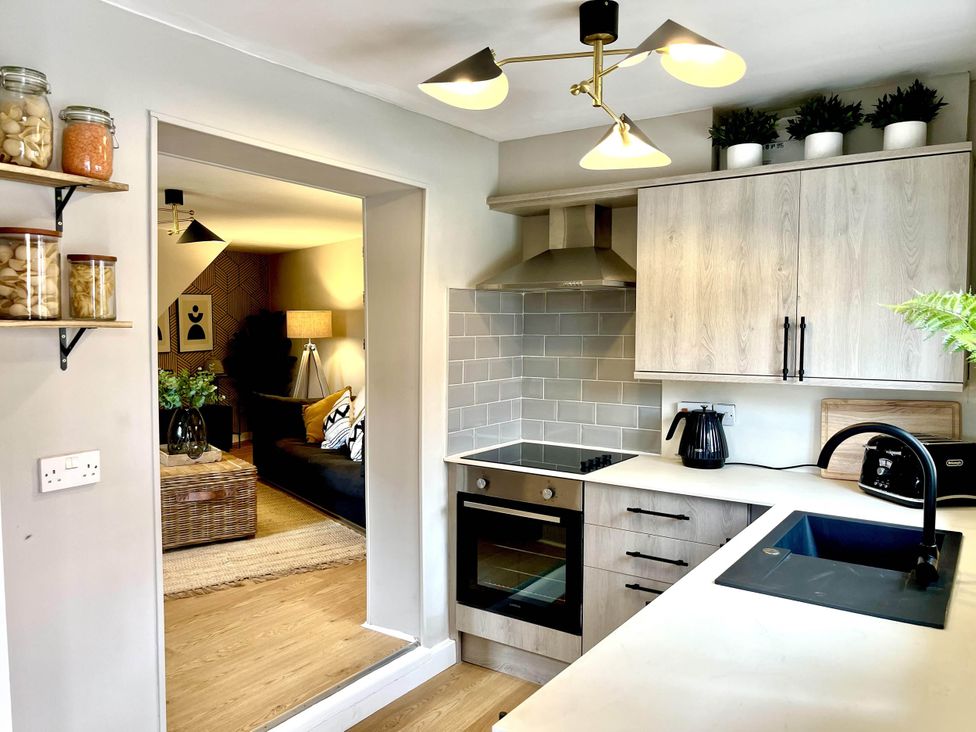 A kitchen with a kettle and an oven at Central Ellesmere - Stay 2 - Parking - PetFriendly