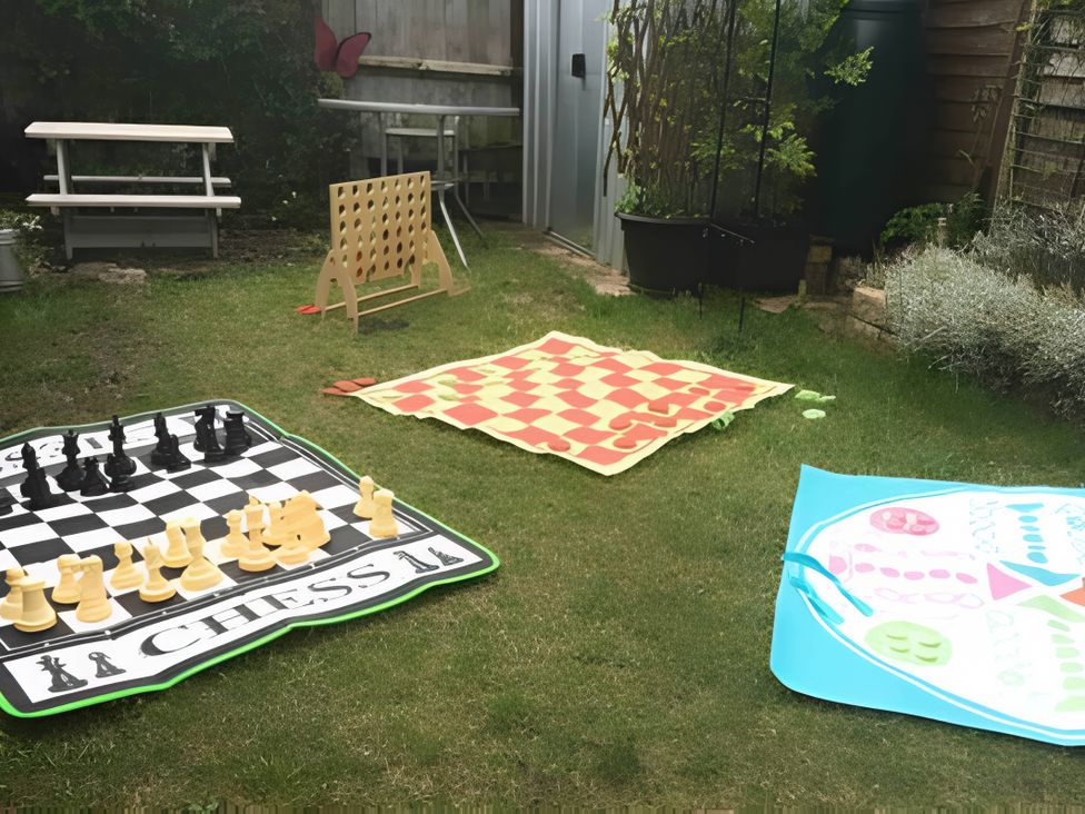 A garden with chess and checkers boards at 2 Bed House - Sleeps 6 - Pets - Garden - Parking