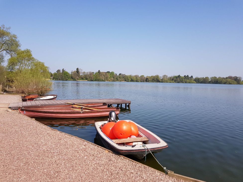 A lake with boats and a dock at CentralEllesmere - Sleeps4 - Parking - PetFriendly