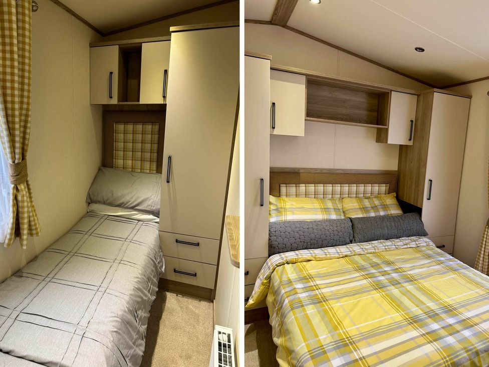 A bedroom with a bed and cabinets in Static Caravan Hoburne Devon Bay 