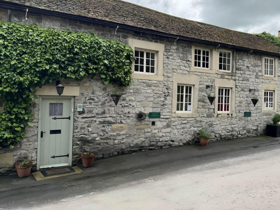 A stone building with a door and windows at Stunning cottage - 3 Bedrooms & 3 Bathrooms